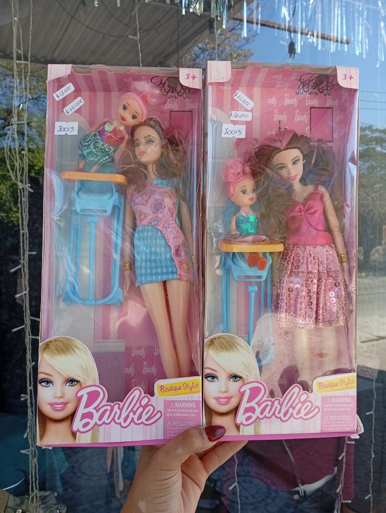 J0013 Barbie boutique stylist