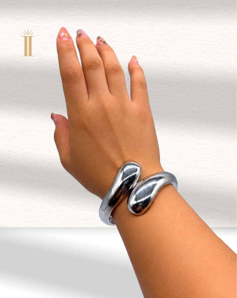 Pulsera plateada gotas encontradas