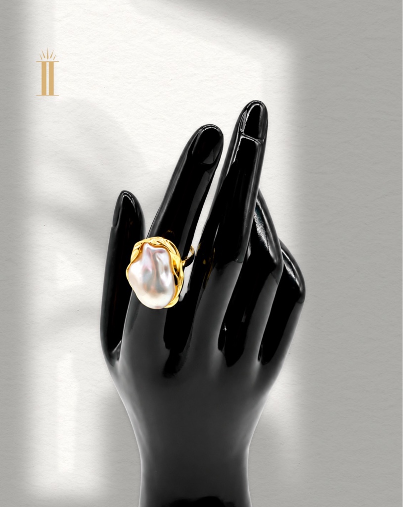 Anillo dorado con perla irregular chapa de oro
