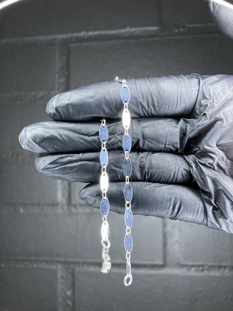 Pulsera plateada ovalada
