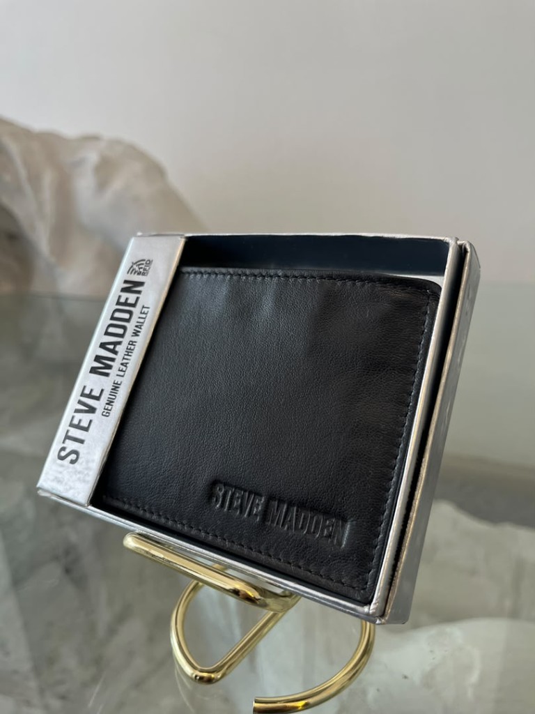 Billetera de Cuero Steve Madden Tono Negro