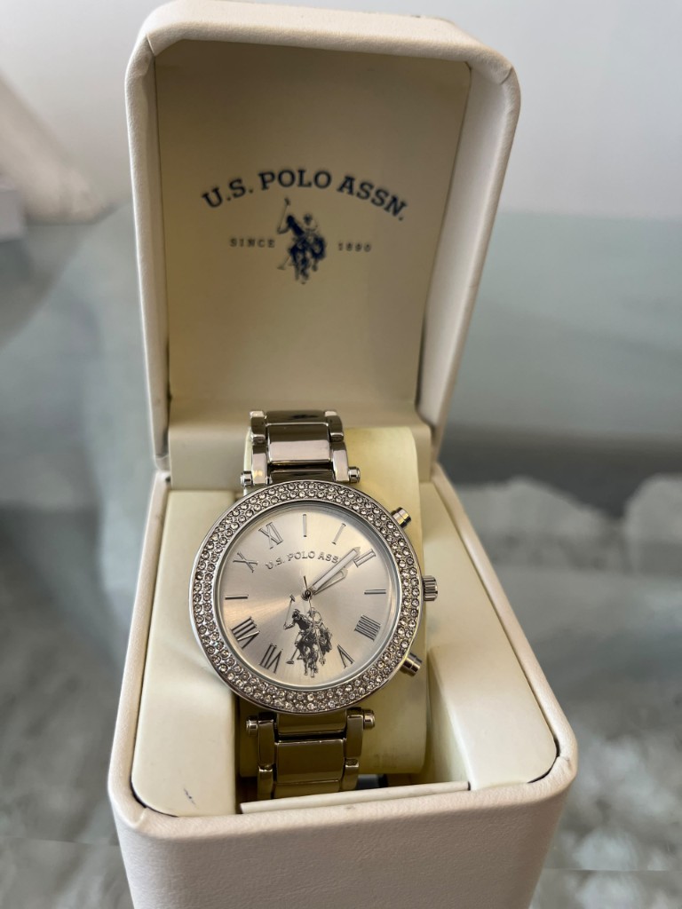 Reloj Plateado con Circones  para Dama
