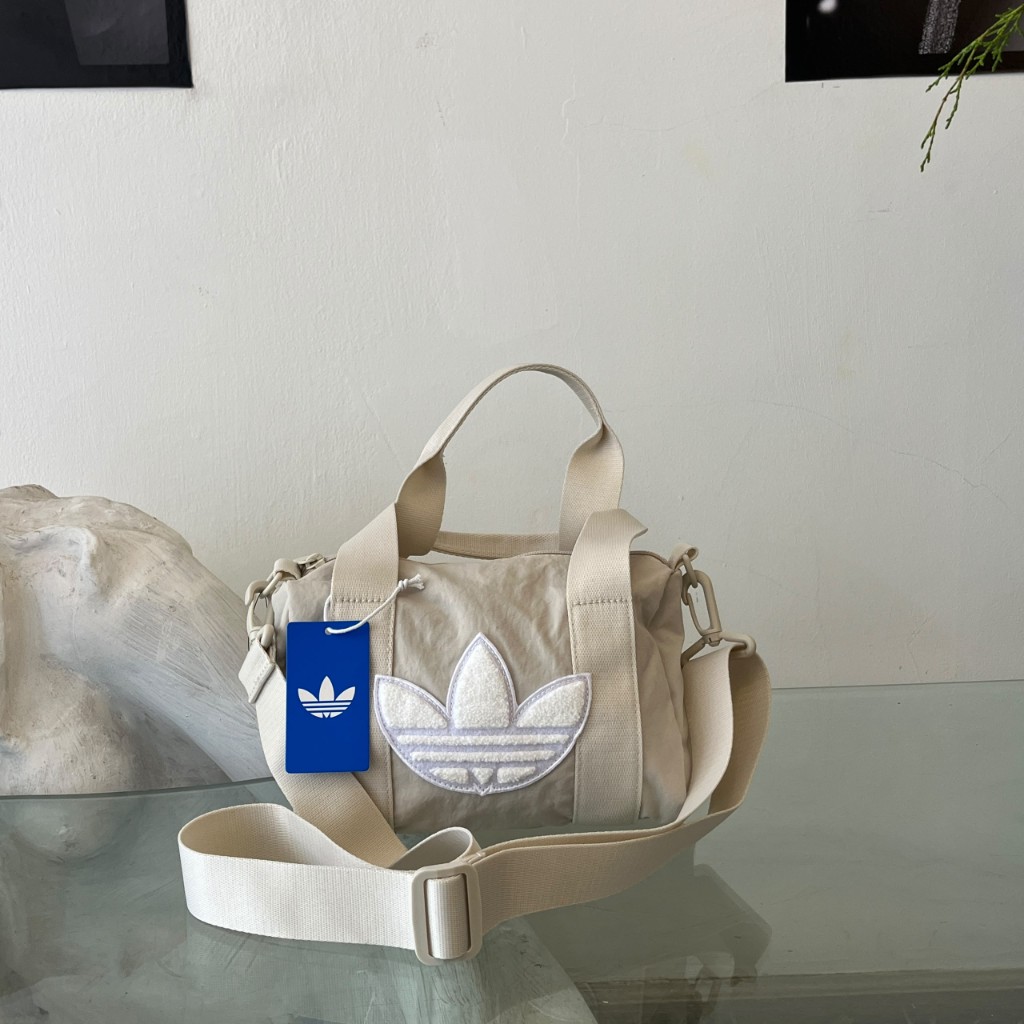 Bandolero Deportivo Adidas en Lona Tono Crema