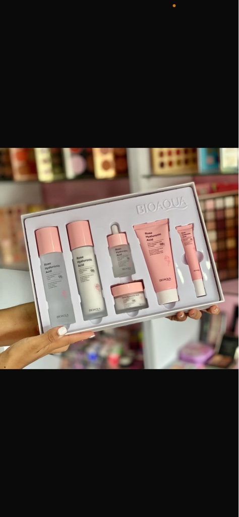 Kit Bioaqua rosas y ácido hialuronico