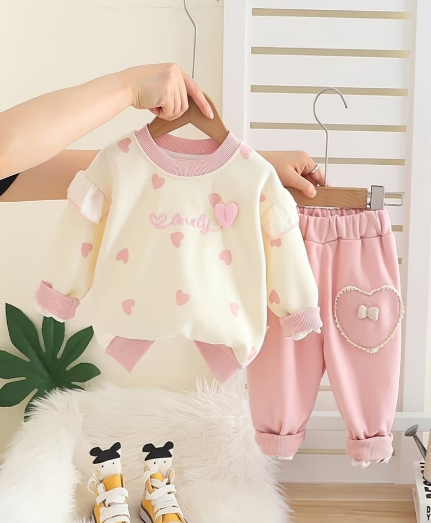 Conjunto infantil rosa corazones