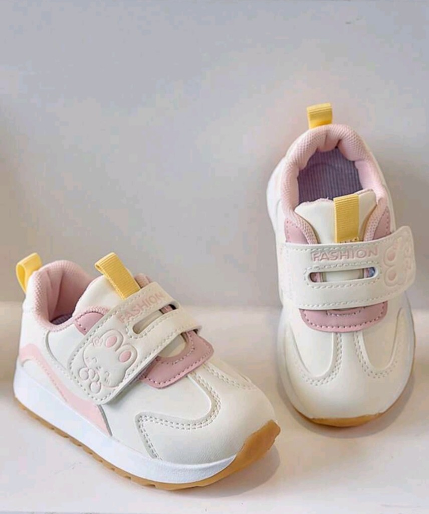 Zapatillas blancas rosas