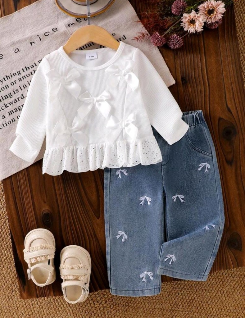 Conjunto blanco nena lazos y jean