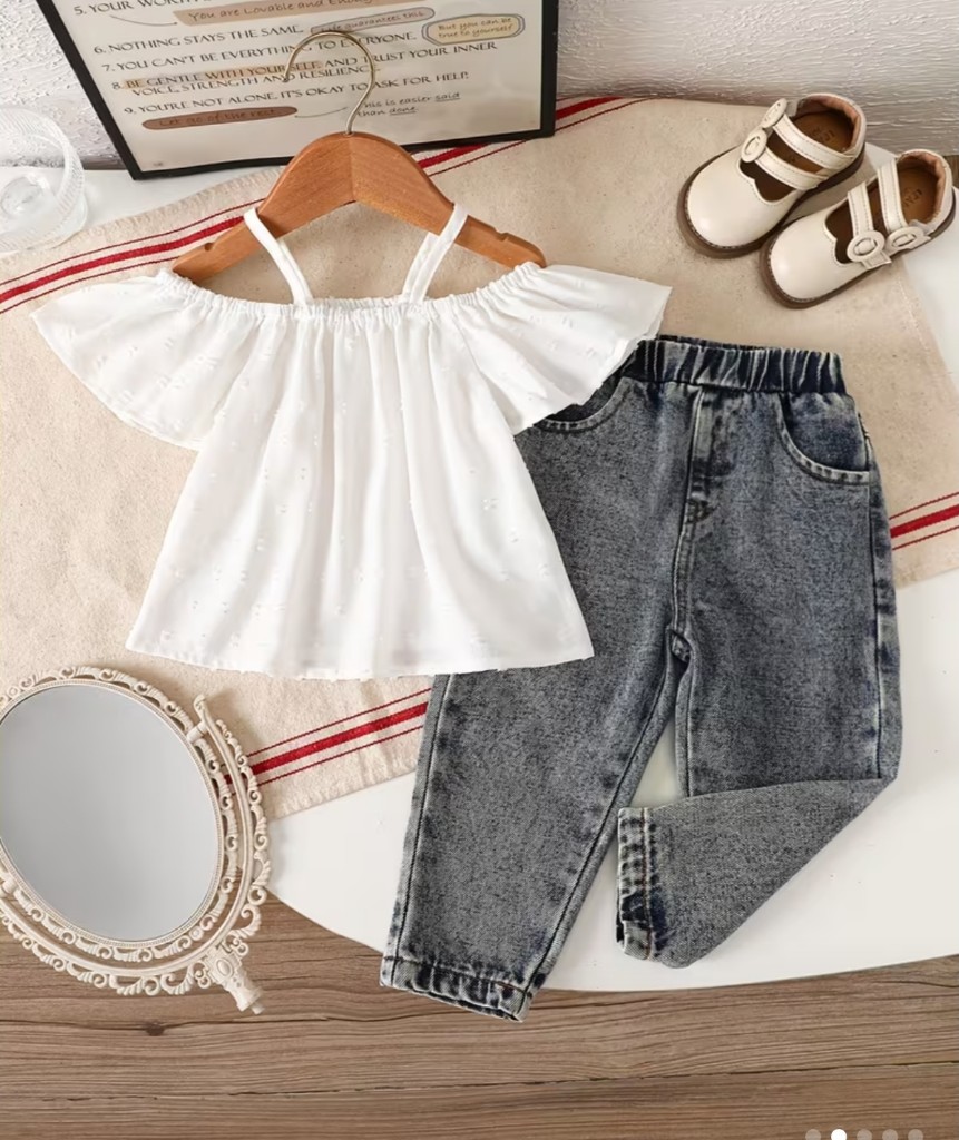Pantalón jean con blusa blanca