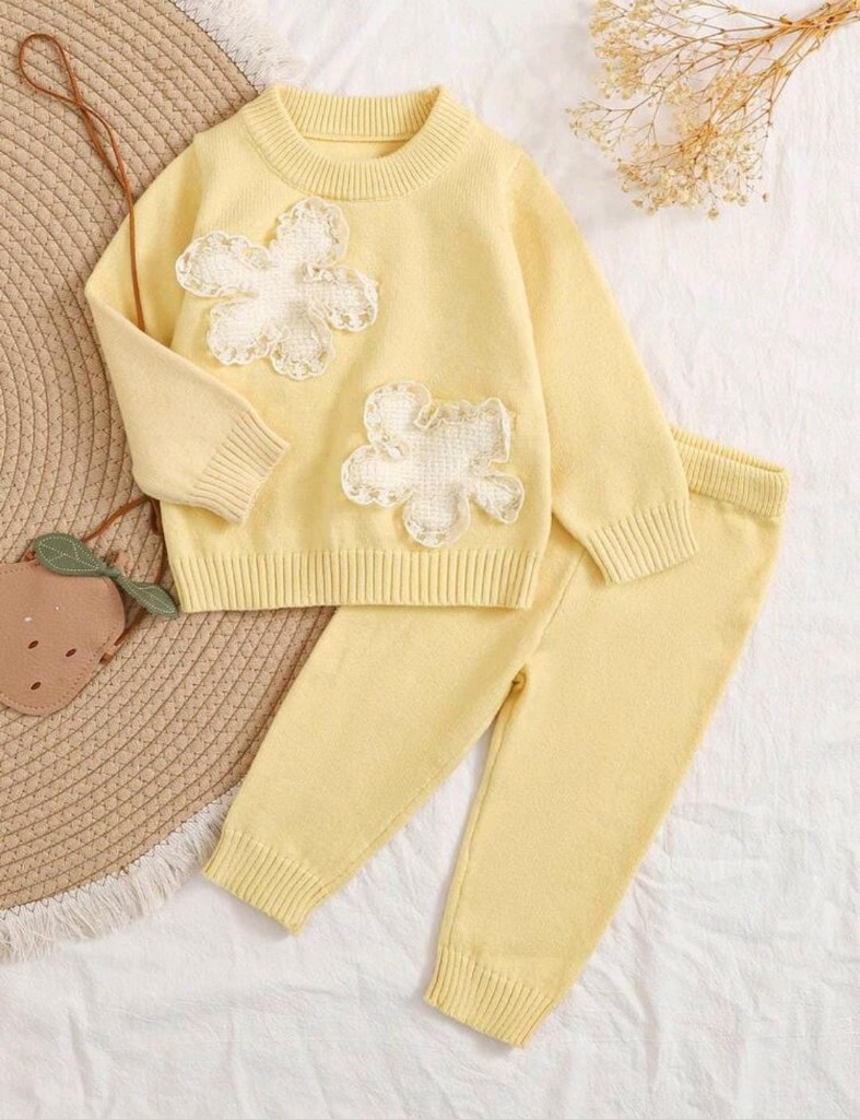Conjunto amarillo tejido