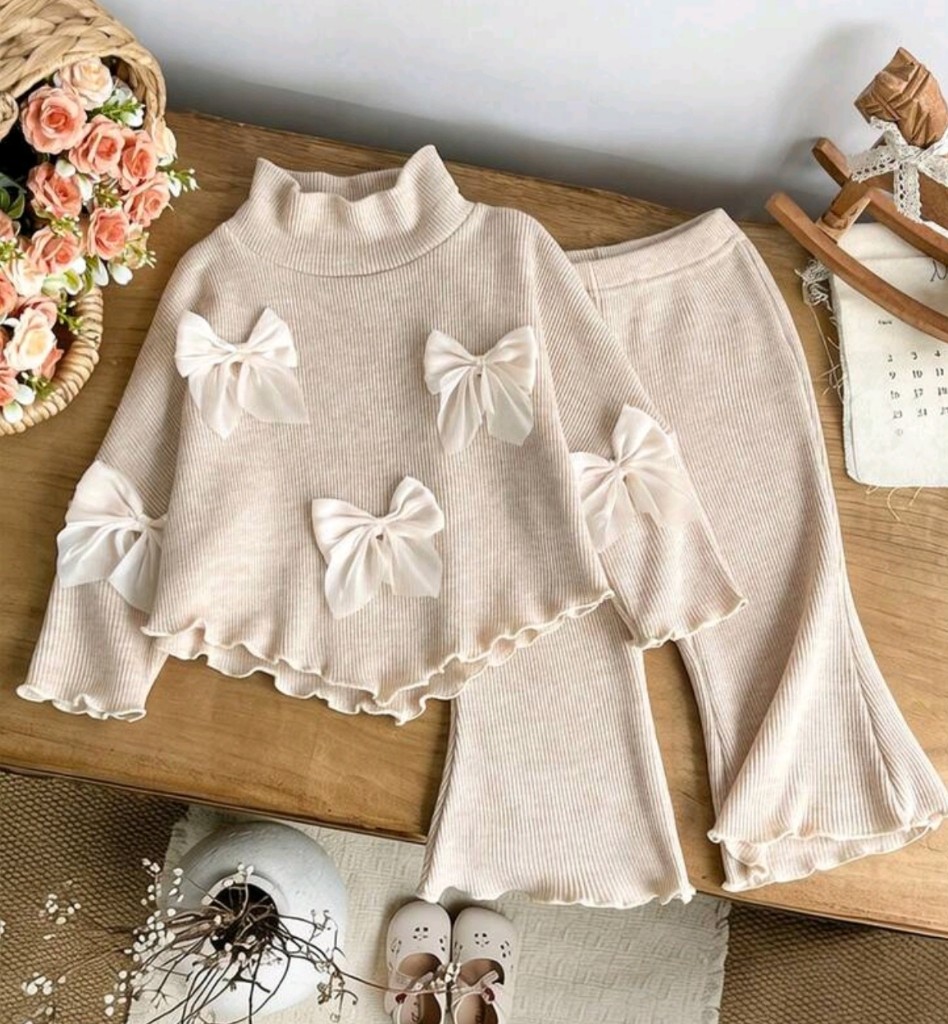 Conjunto beige con lazos