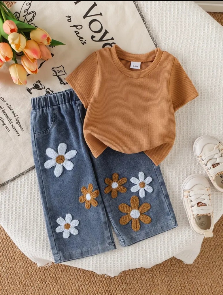Conjunto infantil marron  floreado