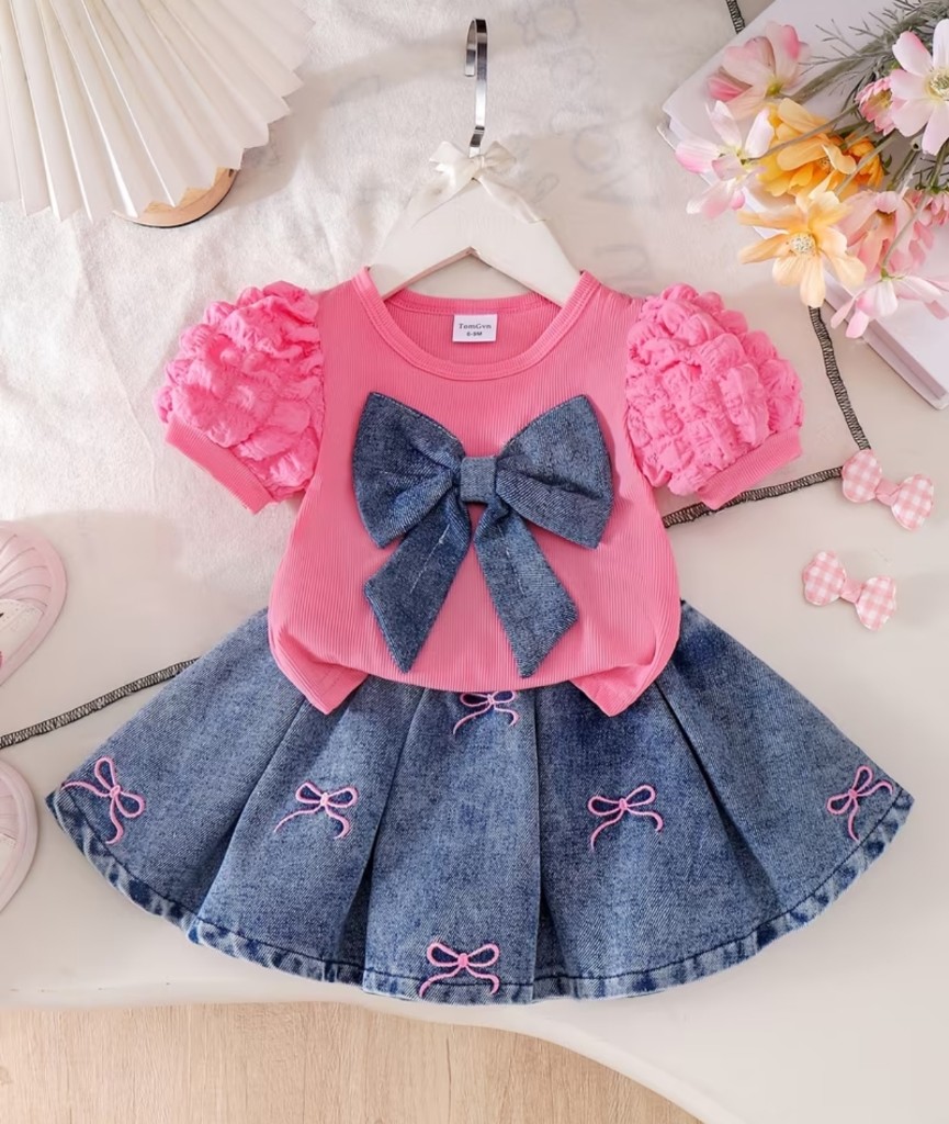 Conjunto blusa rosada con lazo y falda jean