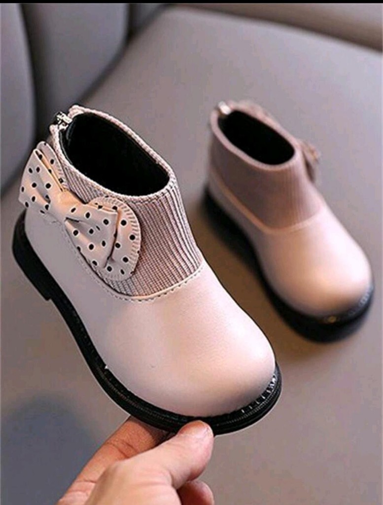 Botines palo rosa con lazo