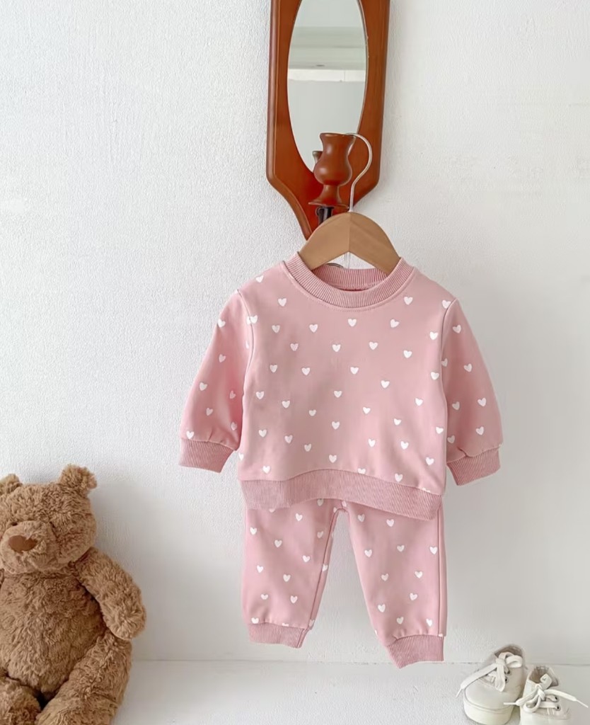 Conjunto rosado corazones