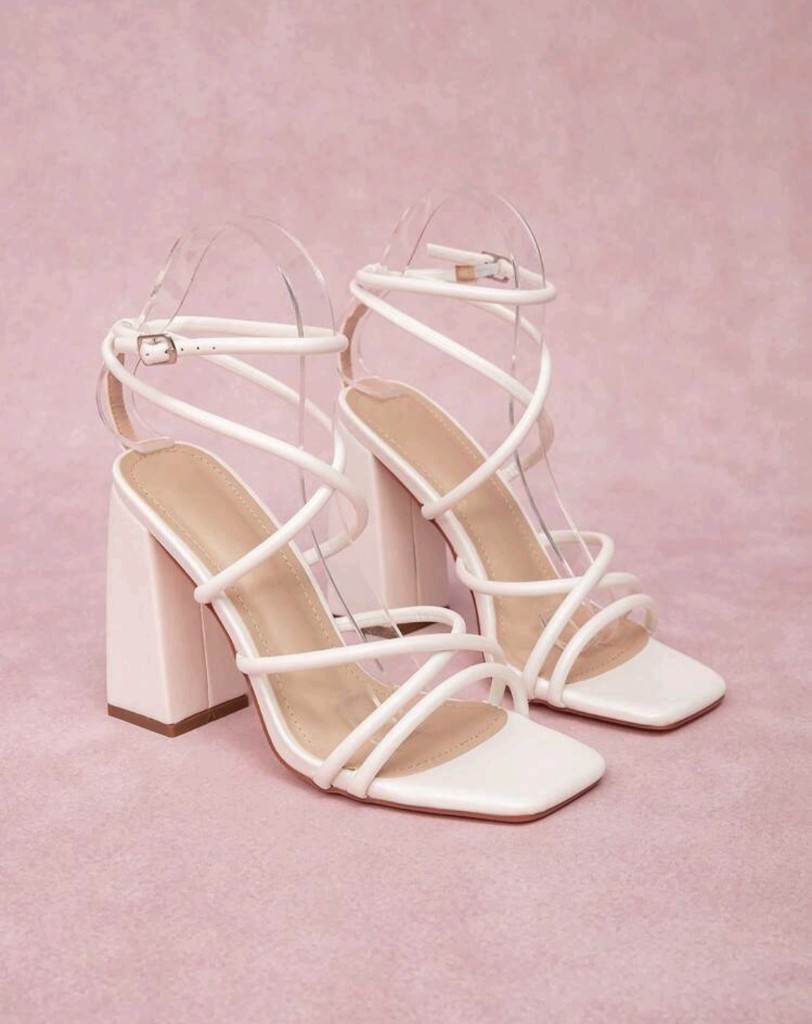 Sandalias blancas tacón cuadrado