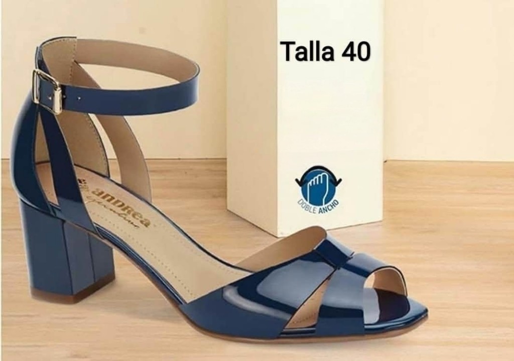 Zapato abierto azul tacón cuadrado