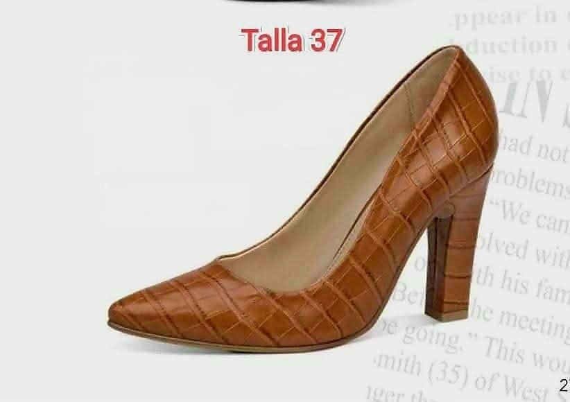Zapatos cerrados café claro