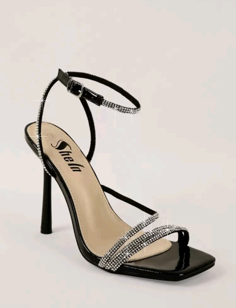 Sandalias negras brillantes tacón delgado
