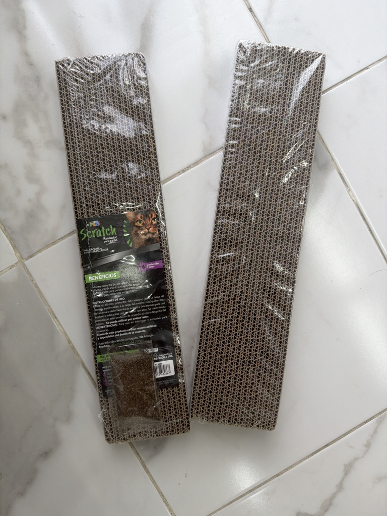 Scratch rascador para gato con bolsita de Canip