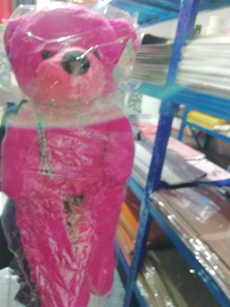 60-Urso rosa peluche