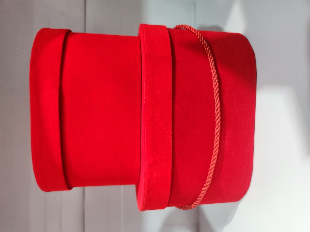 549-Caixa oval veludo vermelho