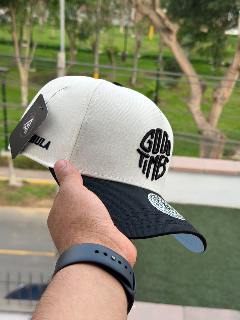 Gorra blanco y negra GOOD TIMES