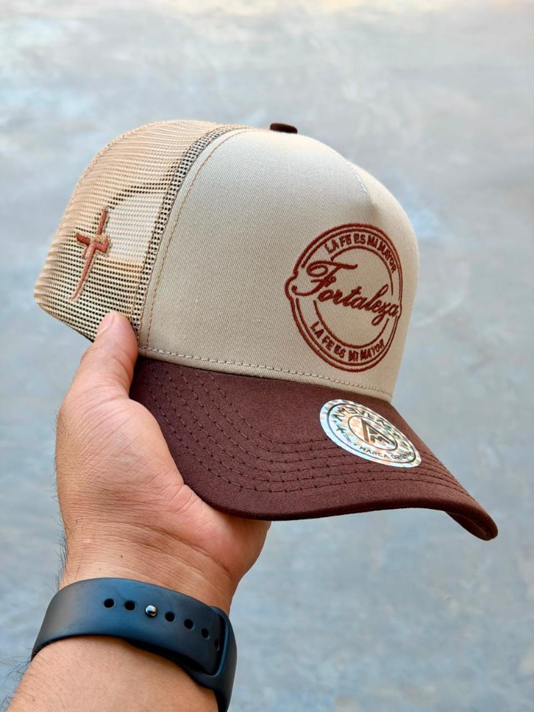 Gorra beige y café LA FE ES NUESTRA FORTALEZA