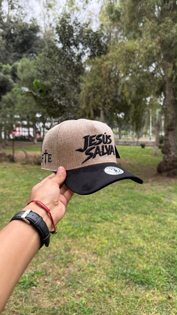 Gorra café con negro JESUS SALVA