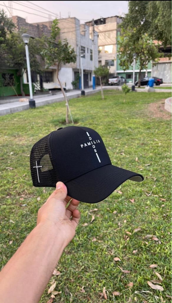 Gorra Negra con Malla Dios-Familia
