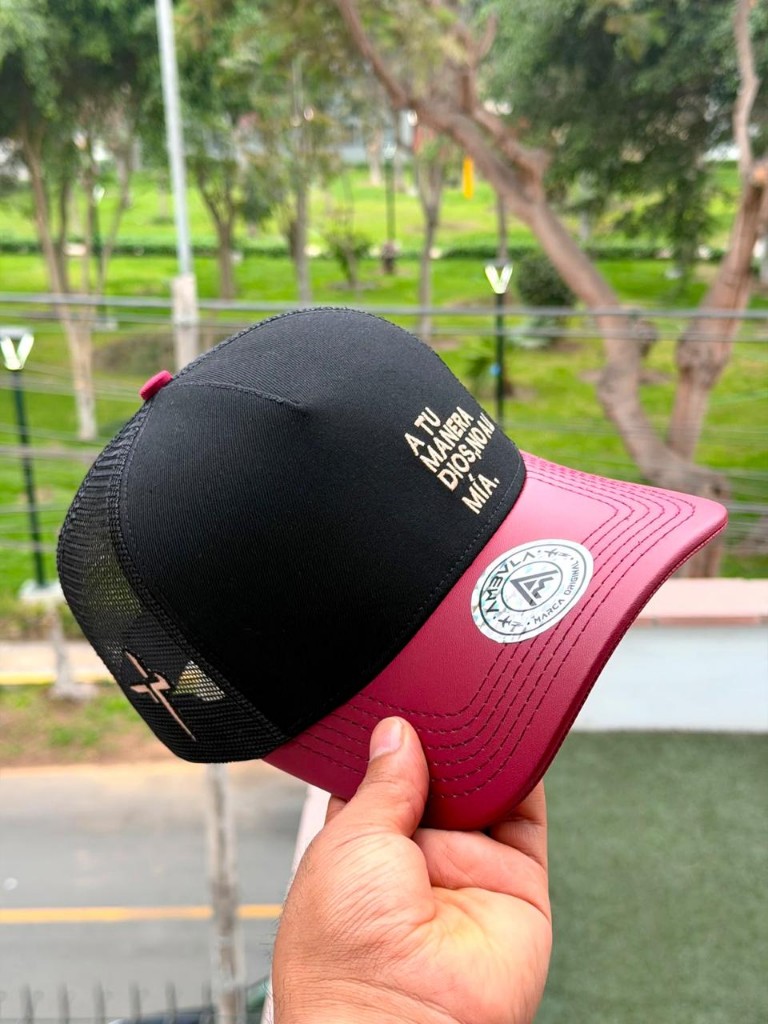 Gorra negra vino a tu manera Dios