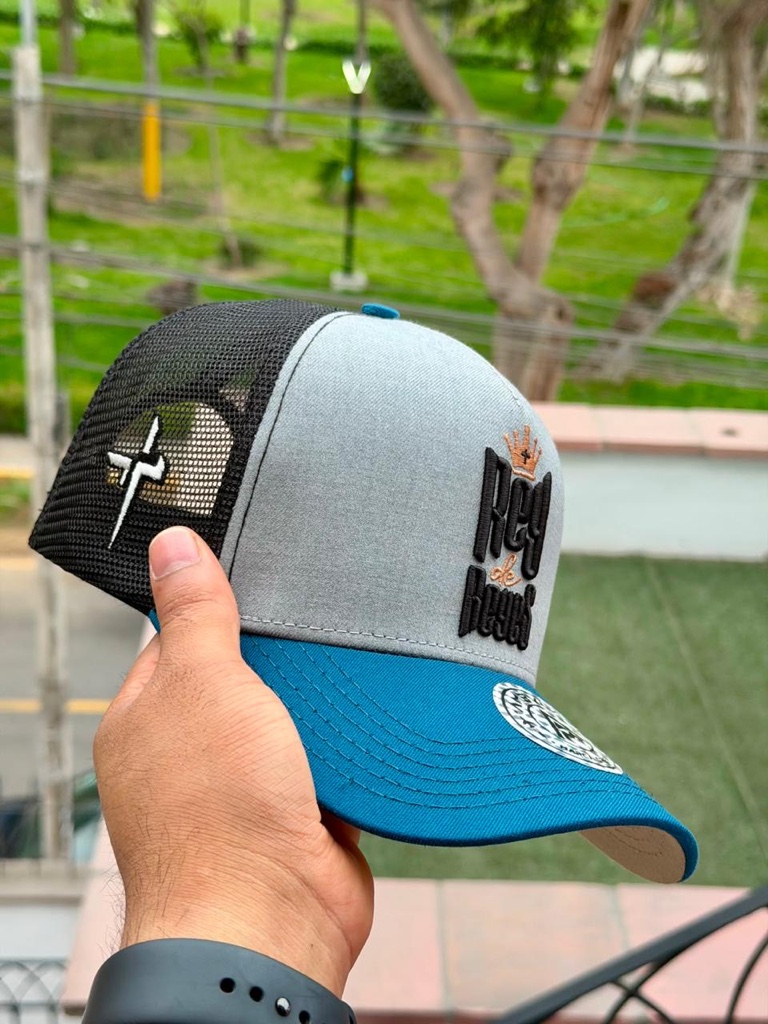 Gorra gris y turquesa Rey de Reyes