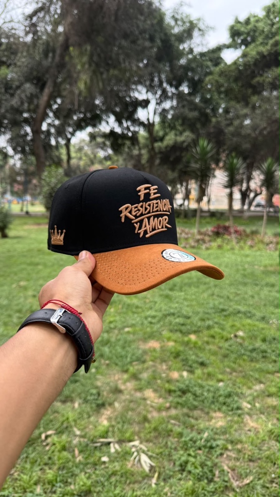 Gorra negra y cafe FE Resistencia y Amor