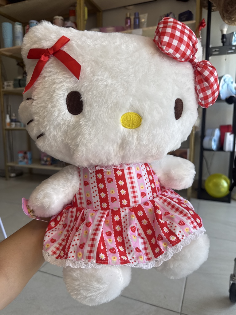 Hello Kitty peluche vestido rojo