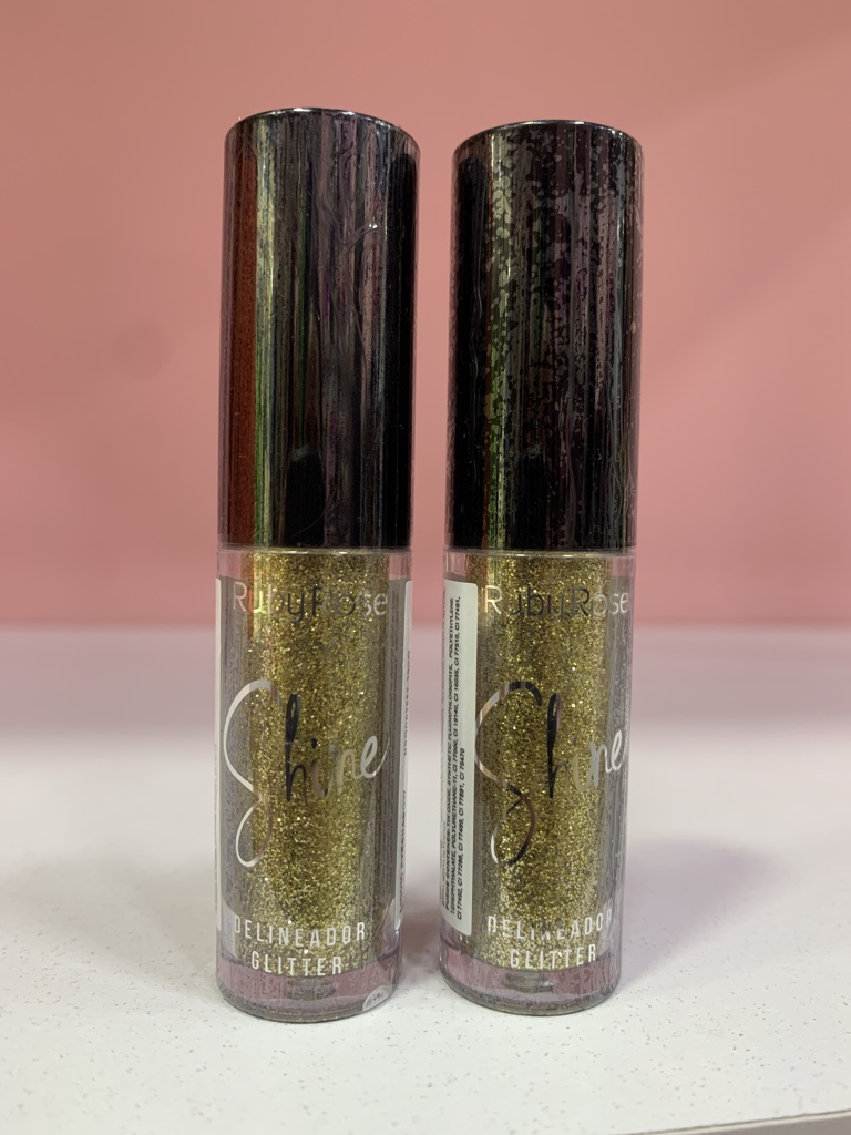 Ruby Rose delineador glitter dorado