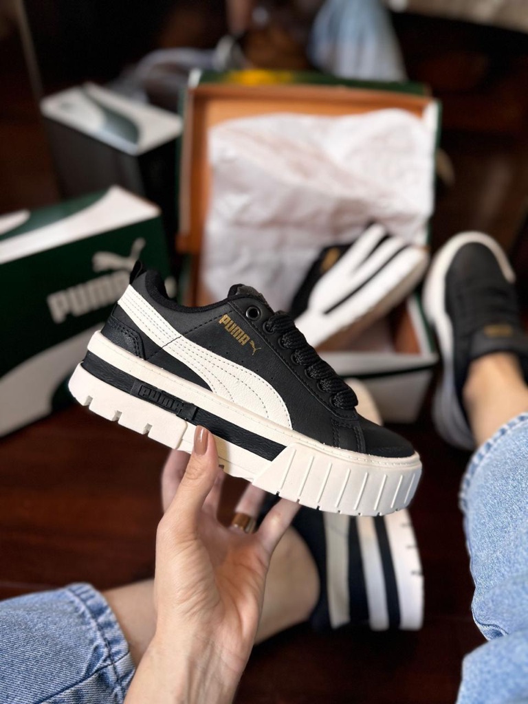Zapatillas Puma negras y blancas