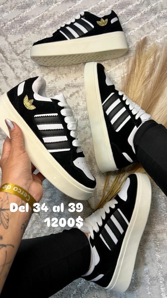 Zapatillas Adidas negras y blancas