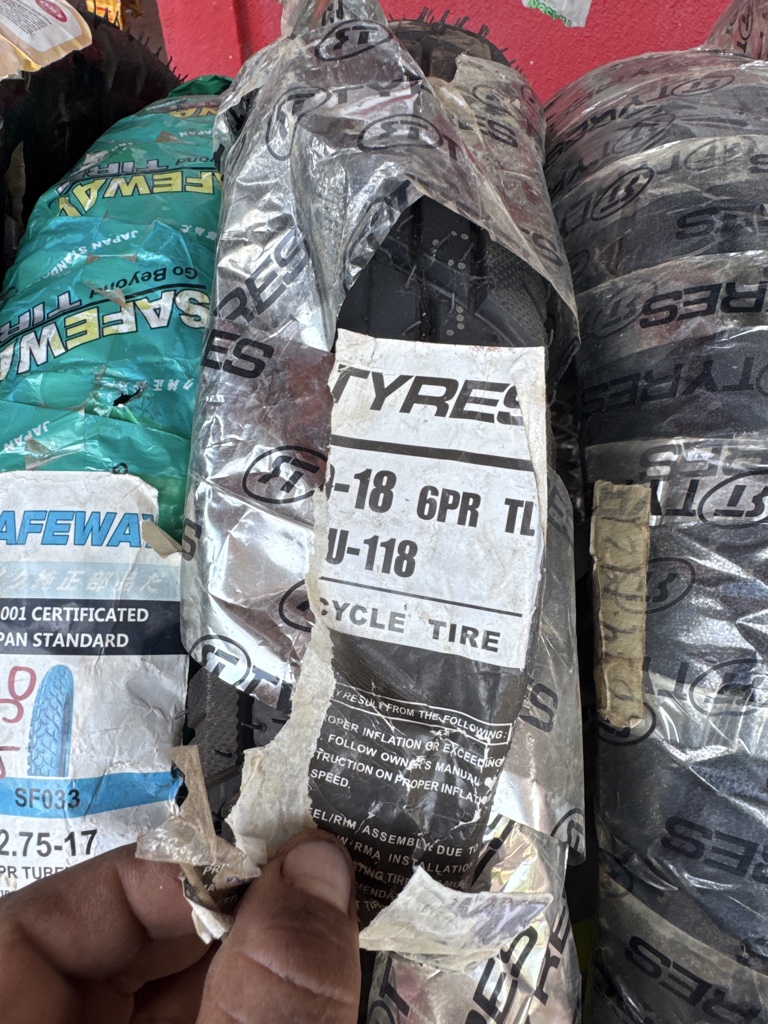Tyres llanta moto negra 90/90 18