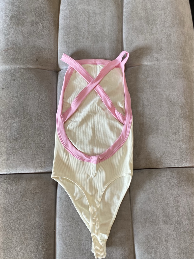 Body Tiras Cruzadas Crema/Rosa