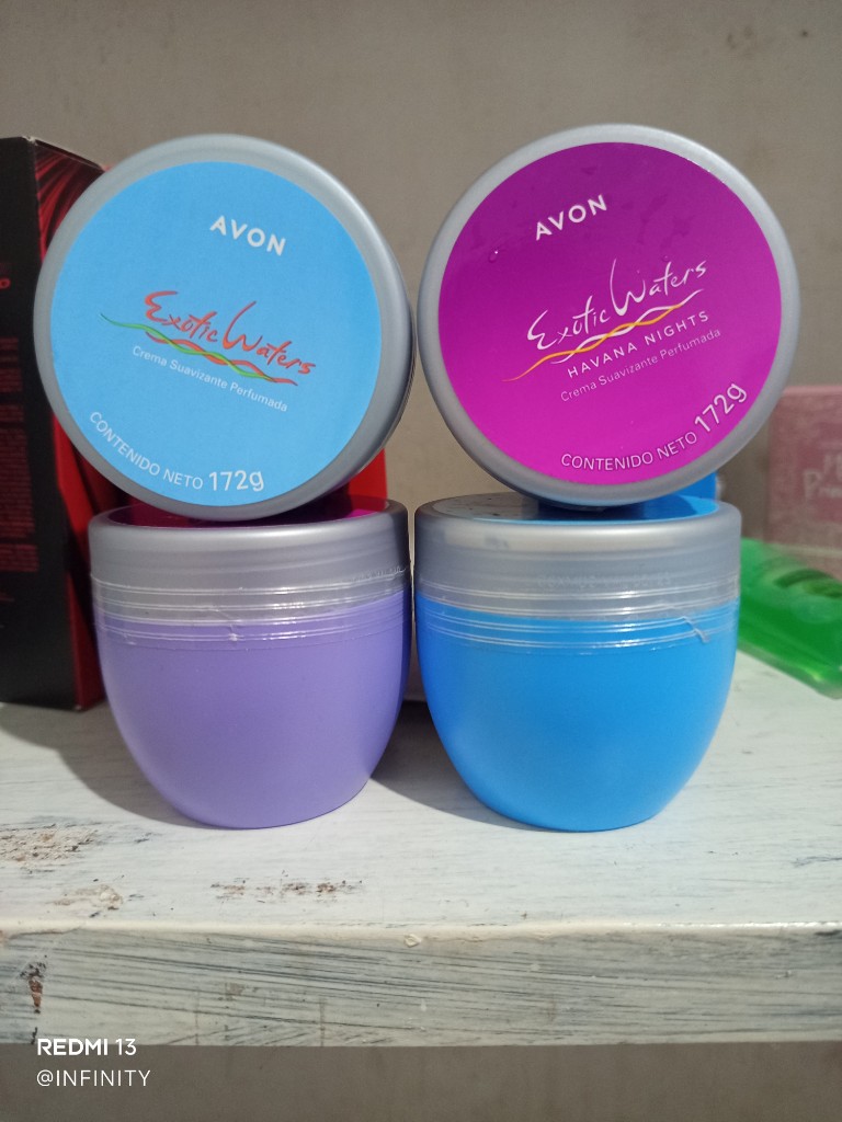 Avon Exotic Waters crema azul