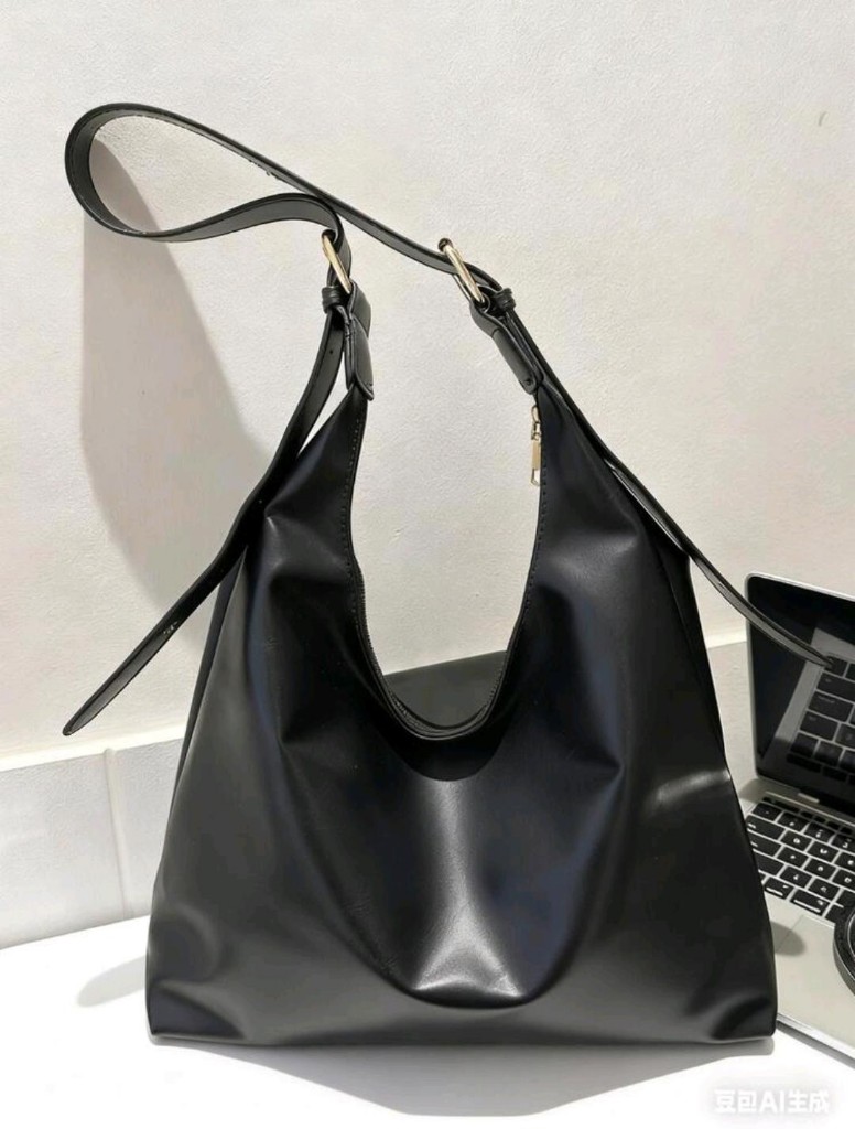 Cartera HOBOBAG negra doble hebillas