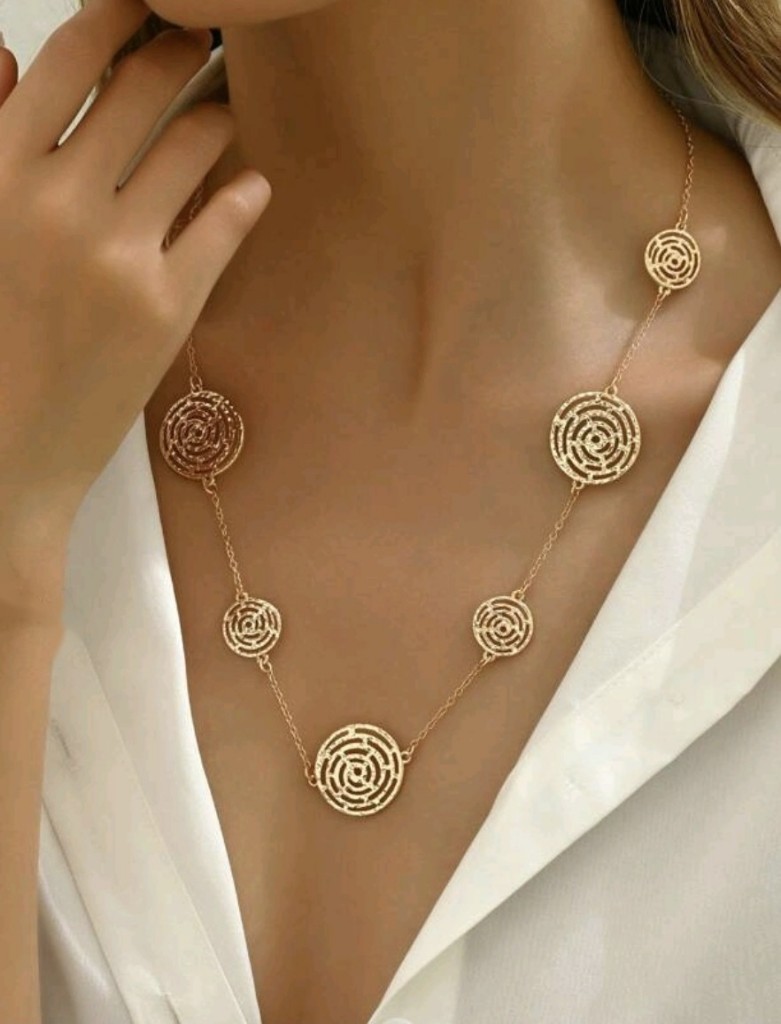 Collar dorado circulos