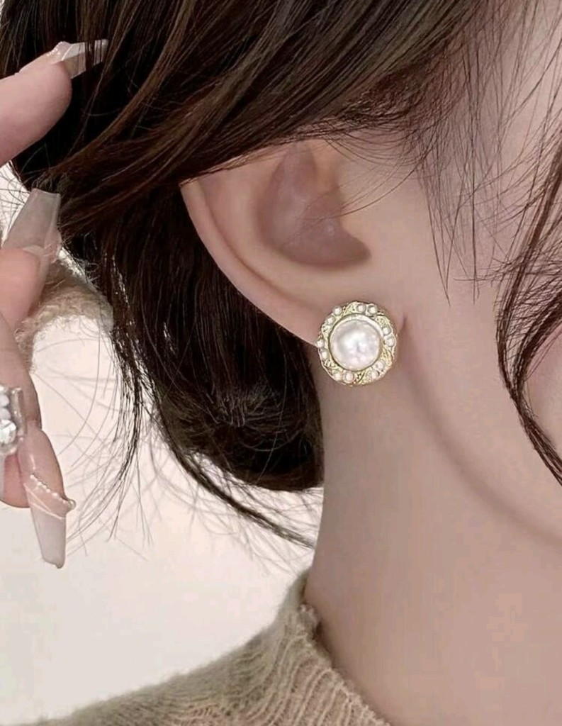 Aros dorados con perla circular