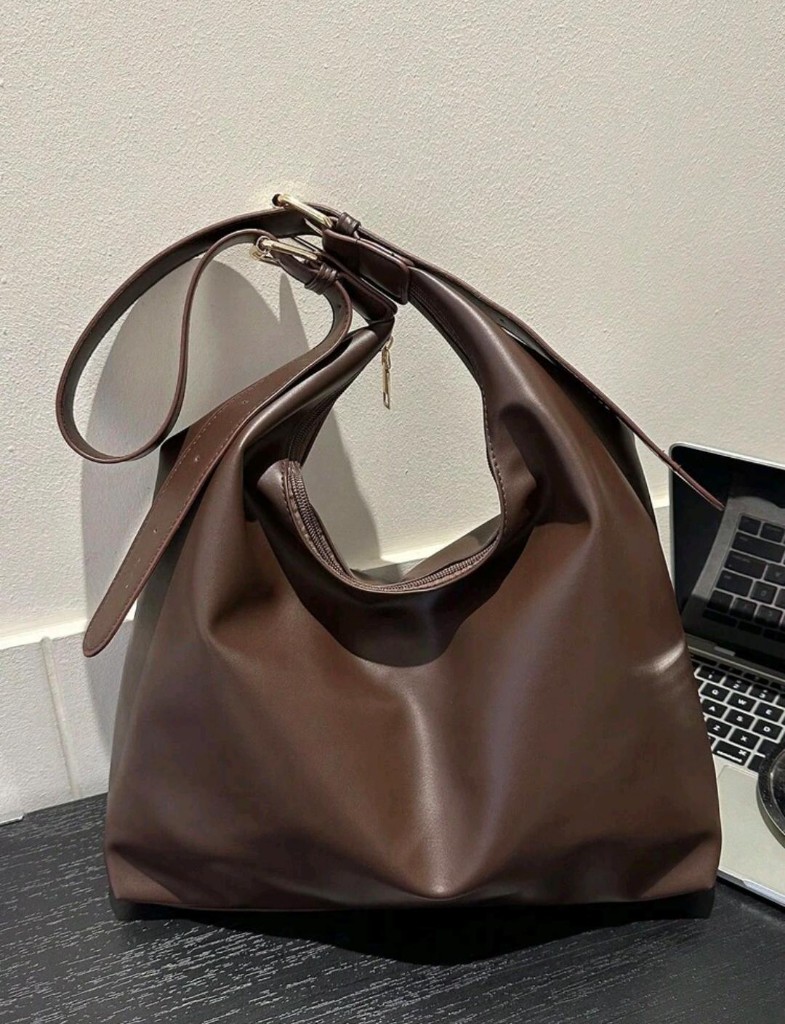 Cartera marrón tipo Hobo bag