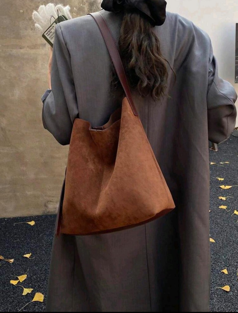 Cartera marron tote cubo
