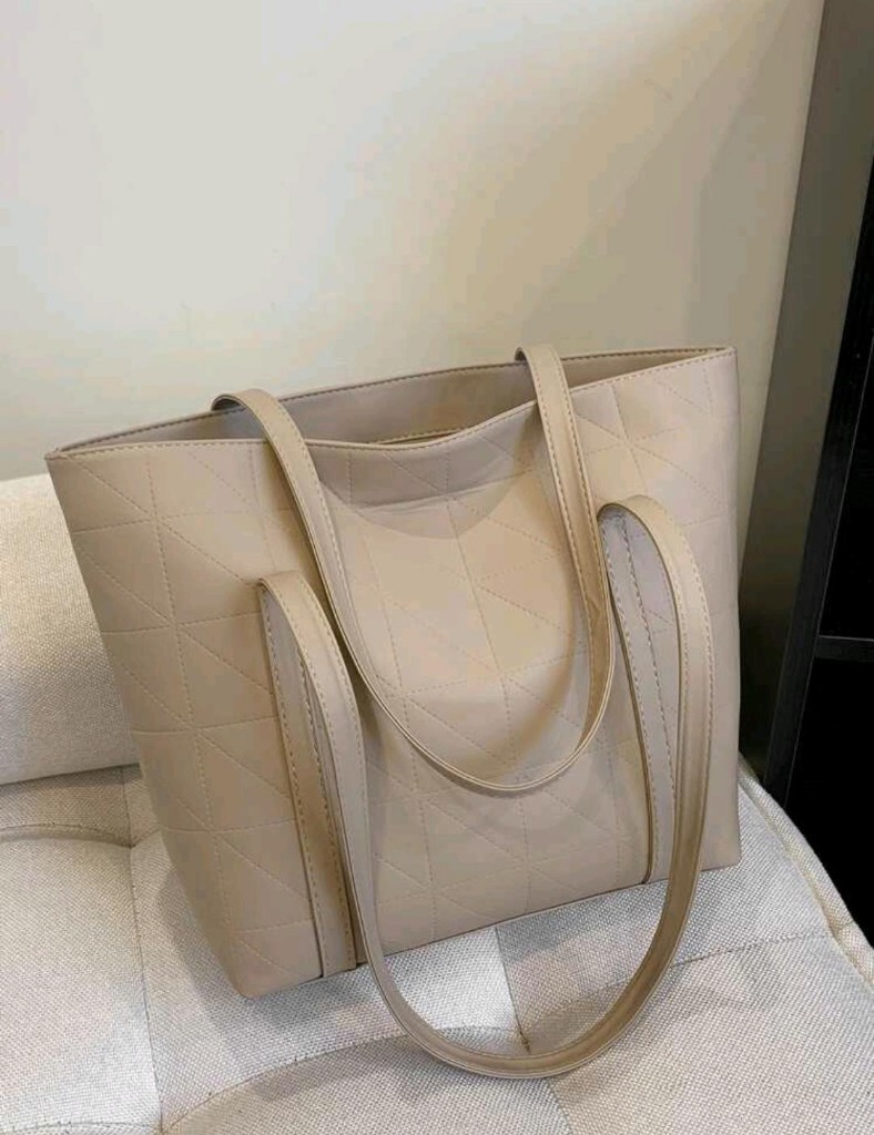 Cartera beige texturada