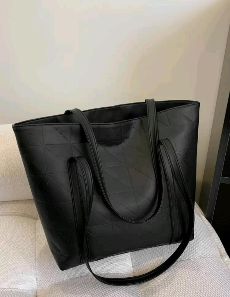 Bolso negro texturado
