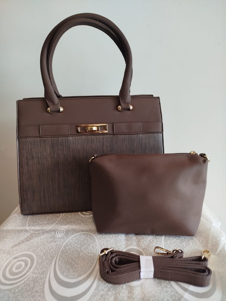 Cartera Carbella marron chocolate con neceser