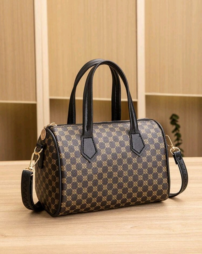 Cartera negra monograma