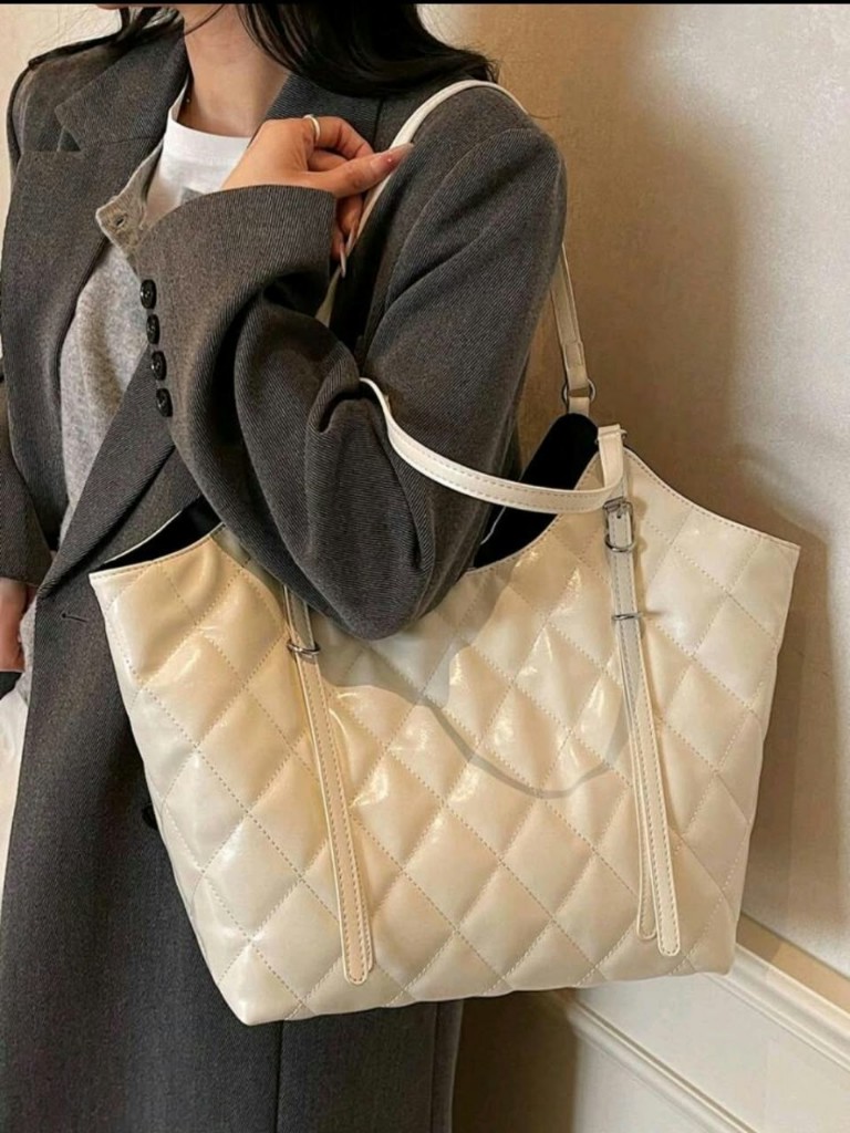 Cartera blanca acolchada