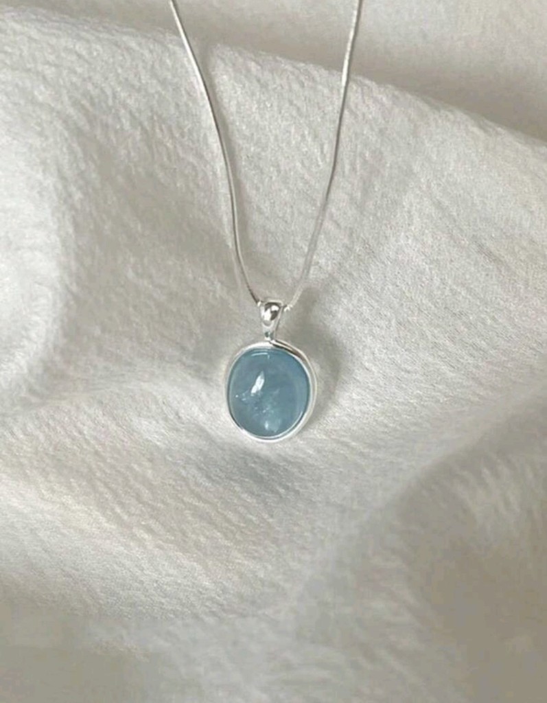 Collar plateado dije celeste